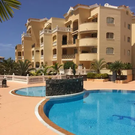 Апартаменты Apartamento Tropical Арона